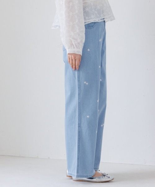 flower（フラワー）の「ブルームエンブロイダリーパンツ（デニムパンツ・レディース・ライトブルー/ブルー系その他・SMALL/MEDIUM）」の7枚目の写真