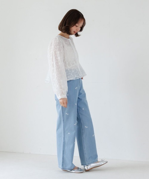 flower（フラワー）の「ブルームエンブロイダリーパンツ（デニムパンツ・レディース・ライトブルー/ブルー系その他・SMALL/MEDIUM）」の10枚目の写真