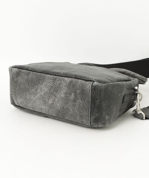 POMTATA（ポンタタ）の「POMTATA/ポンタタ/VNT SQUARE BOSTON BAG（ボストンバッグ・レディース・ブラック/シルバー・F）」の4枚目の写真