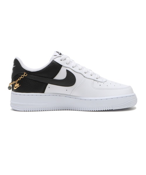 NIKE(ナイキ)の「W AIR FORCE 1 '07 IR0872-001(スニーカー・レディース・ブラック・29.0cm/28.0cm/27.5cm/27.0cm/26.5cm/26.0cm/25.5cm/25.0cm/24.5cm/24.0cm/23.5cm/23.0cm/22.5cm/22.0cm/28.5cm)」の2枚目の写真