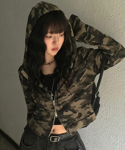 Alvia(アルビア)の「カモフラージュショート丈パーカー(Tシャツ/カットソー・レディース・カーキ・M)」の1枚目の写真
