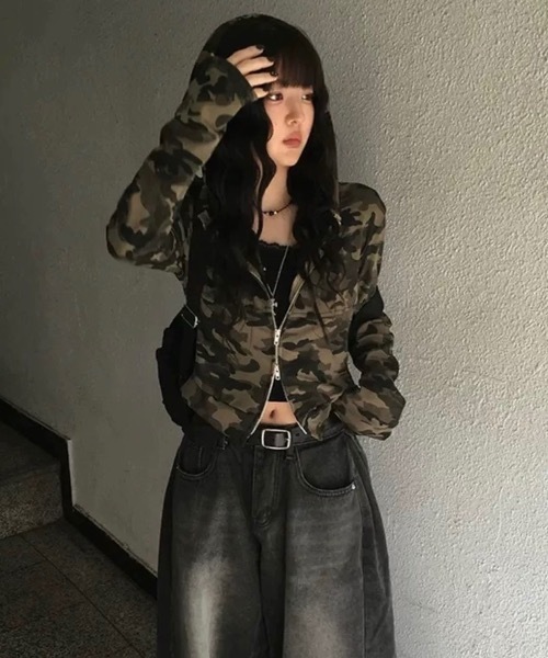 Alvia(アルビア)の「カモフラージュショート丈パーカー(Tシャツ/カットソー・レディース・カーキ・M)」の5枚目の写真