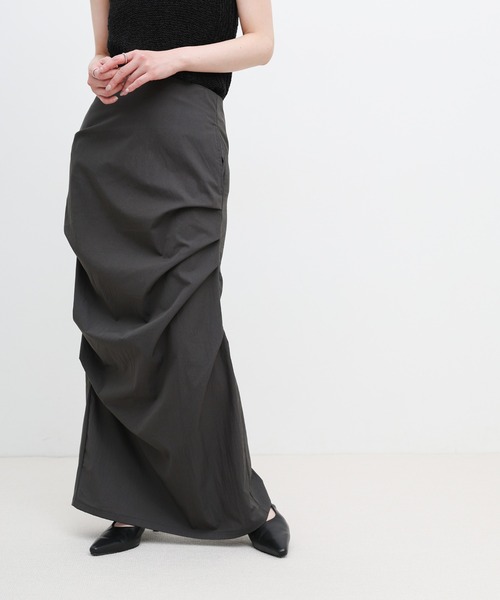 select MOCA(セレクトモカ)の「【サイズ展開あり】ドレープタイトスカート(スカート・レディース・アイボリー/スミクロ・LARGE/MEDIUM)」の6枚目の写真