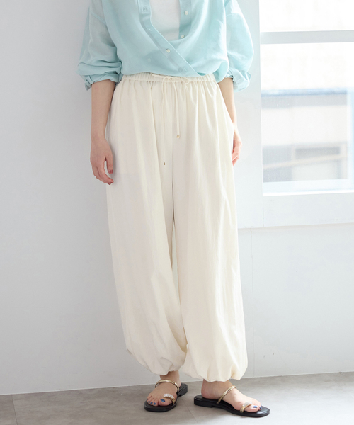IENA(イエナ)の「ウォッシャブルタフタバルーンパンツ(その他パンツ・レディース・ホワイト/ブラック・36/38)」の1枚目の写真