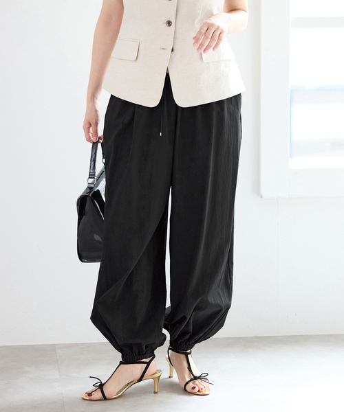 IENA(イエナ)の「ウォッシャブルタフタバルーンパンツ(その他パンツ・レディース・ホワイト/ブラック・36/38)」の5枚目の写真