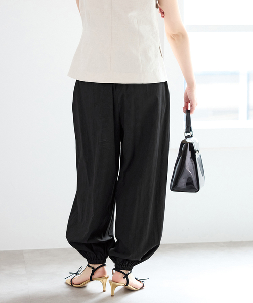 IENA(イエナ)の「ウォッシャブルタフタバルーンパンツ(その他パンツ・レディース・ホワイト/ブラック・36/38)」の7枚目の写真