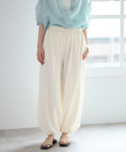 IENA(イエナ)の「ウォッシャブルタフタバルーンパンツ(その他パンツ・レディース・ホワイト/ブラック・36/38)」の17枚目の写真