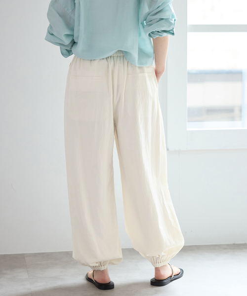IENA(イエナ)の「ウォッシャブルタフタバルーンパンツ(その他パンツ・レディース・ホワイト/ブラック・36/38)」の19枚目の写真