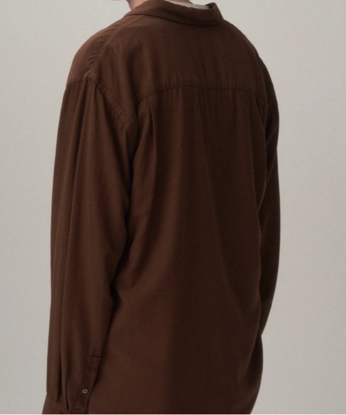 ATON（エイトン）の「ATON (エイトン)COTTON SILK VIERA | LOOSE FIT SHIRT（シャツ/ブラウス・メンズ・モスグリーン/キャメル・4/6）」の5枚目の写真