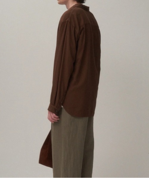 ATON（エイトン）の「ATON (エイトン)COTTON SILK VIERA | LOOSE FIT SHIRT（シャツ/ブラウス・メンズ・モスグリーン/キャメル・4/6）」の7枚目の写真