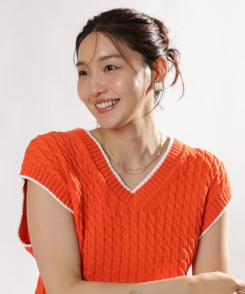 JUSGLITTY(ジャスグリッティー)の「エアリーケーブルプルオーバー(ニット/セーター・レディース・ピンク/オレンジ/オフホワイト/ライトイエロー・2)」の5枚目の写真