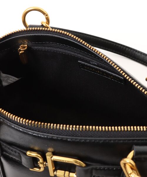 CHARLES & KEITH(チャールズ & キース)の「Gwynne グウィン メタリックアクセント イーロンゲイティド ショルダーバッグ(トートバッグ・レディース・チョコ/クリーム/ブラック・M)」の18枚目の写真