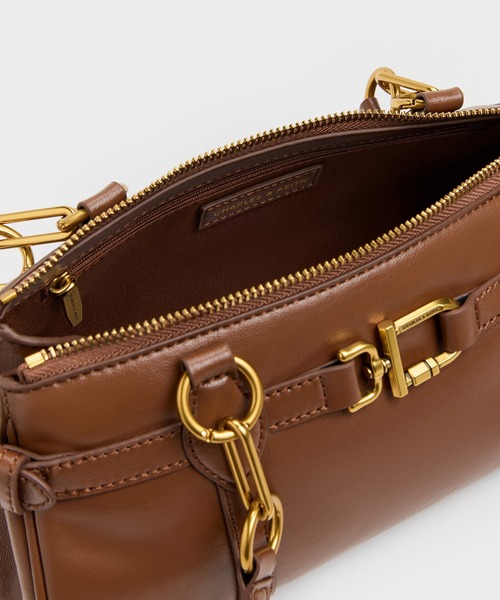 CHARLES & KEITH(チャールズ & キース)の「Gwynne グウィン メタリックアクセント イーロンゲイティド ショルダーバッグ(トートバッグ・レディース・チョコ/クリーム/ブラック・M)」の8枚目の写真