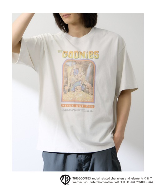 Mac-House（マックハウス）の「MOVIE T-Shirt ヴィンテージライク ムービーグラフィック 半袖Tシャツ（Tシャツ/カットソー・メンズ・グレー系1/ホワイト/ホワイト系4/スミクロ/ホワイト系/グレー系2/ホワイト系1/ホワイト系2/グレー系3/グレー系4/グレー系/ホワイト系3・M/L/XL）」の4枚目の写真