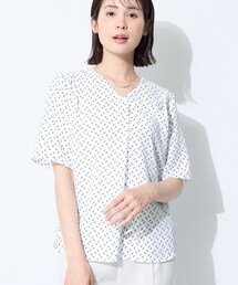 【お仕事に最適】Vネック柄ブラウス