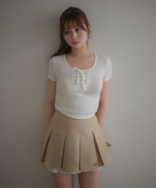 M DOLLY(エムドリー)の「Front lace up zoe rib tops / フロントレースアップゾーイリブトップス(Tシャツ/カットソー・レディース・ブラック/グレー/ホワイト/ベージュ・FREE)」の5枚目の写真