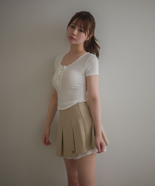 M DOLLY(エムドリー)の「Front lace up zoe rib tops / フロントレースアップゾーイリブトップス(Tシャツ/カットソー・レディース・ブラック/グレー/ホワイト/ベージュ・FREE)」の10枚目の写真