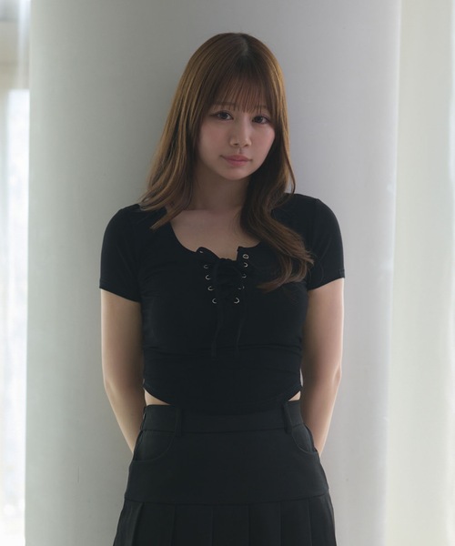 M DOLLY(エムドリー)の「Front lace up zoe rib tops / フロントレースアップゾーイリブトップス(Tシャツ/カットソー・レディース・ブラック/グレー/ホワイト/ベージュ・FREE)」の17枚目の写真