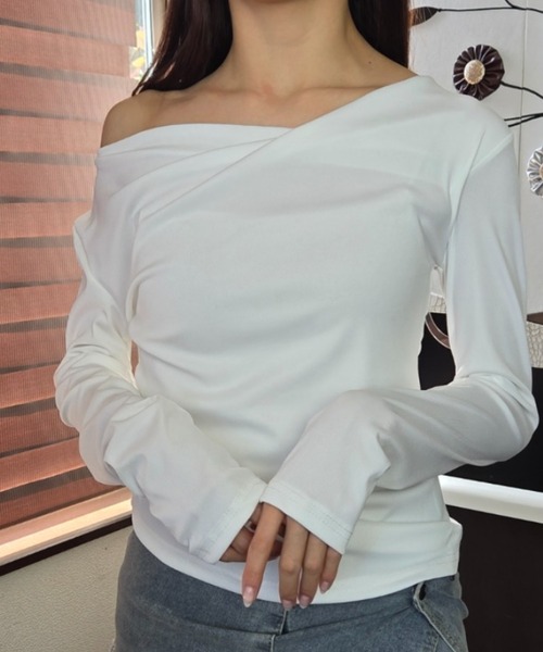 tolene(トレネ)の「2way ワンショルダー オフショルダー 長袖カットソー(Tシャツ/カットソー・レディース・ホワイト/ブラック・FREE)」の1枚目の写真