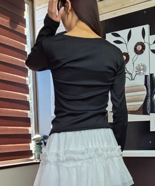 tolene(トレネ)の「2way ワンショルダー オフショルダー 長袖カットソー(Tシャツ/カットソー・レディース・ホワイト/ブラック・FREE)」の5枚目の写真