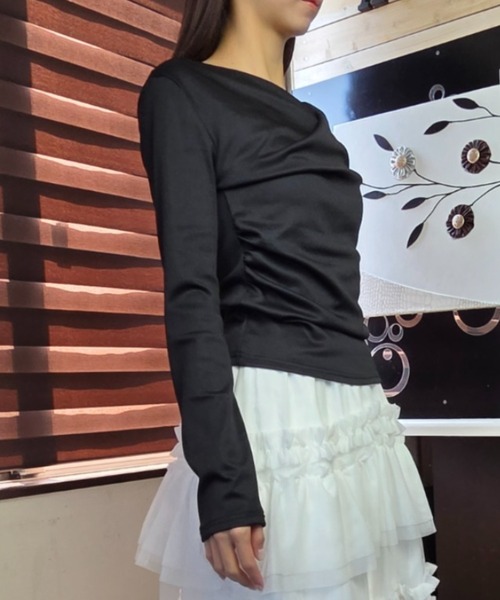 tolene(トレネ)の「2way ワンショルダー オフショルダー 長袖カットソー(Tシャツ/カットソー・レディース・ホワイト/ブラック・FREE)」の6枚目の写真