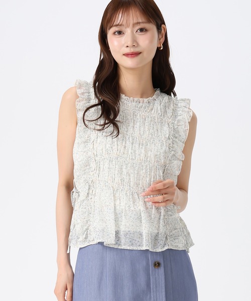 MISCH MASCH(ミッシュマッシュ)の「2026春夏新作 小花柄シャーリングノースリブラウス(シャツ/ブラウス・レディース・イエロー/ホワイト/ブルー・フリ-)」の16枚目の写真