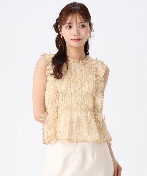 MISCH MASCH(ミッシュマッシュ)の「2026春夏新作 小花柄シャーリングノースリブラウス(シャツ/ブラウス・レディース・イエロー/ホワイト/ブルー・フリ-)」の18枚目の写真
