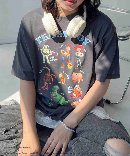 AS KNOW AS plus(アズノゥアズプラス)の「〇Disney / アソートTシャツ 【Disney(ディズニー)】(Tシャツ/カットソー・レディース・アイボリー/サックスブルー/チャコールグレー/杢グレー/ホワイト系/グレー系/アイボリー系/サックスブルー系・FREE)」の5枚目の写真