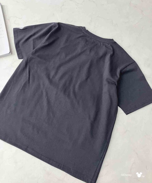 AS KNOW AS plus(アズノゥアズプラス)の「〇Disney / アソートTシャツ 【Disney(ディズニー)】(Tシャツ/カットソー・レディース・アイボリー/サックスブルー/チャコールグレー/杢グレー/ホワイト系/グレー系/アイボリー系/サックスブルー系・FREE)」の17枚目の写真