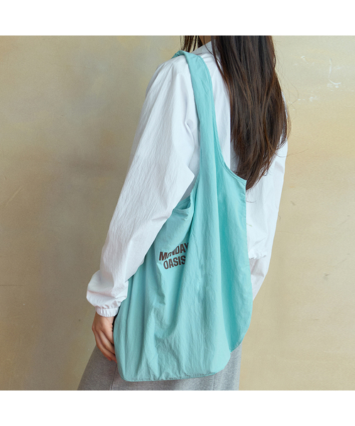 WEDNESDAY OASIS（ウェンズデーオアシス）の「ウィークデイズカラー ナイロンショルダーバッグ_7COLOR(WB6AC05)（ショルダーバッグ・メンズ・ブルー/レッド/グリーン/ダークブラウン/オレンジ/ミント/パープル・FREE）」の4枚目の写真