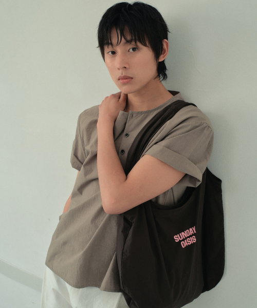 WEDNESDAY OASIS（ウェンズデーオアシス）の「ウィークデイズカラー ナイロンショルダーバッグ_7COLOR(WB6AC05)（ショルダーバッグ・メンズ・ブルー/レッド/グリーン/ダークブラウン/オレンジ/ミント/パープル・FREE）」の8枚目の写真
