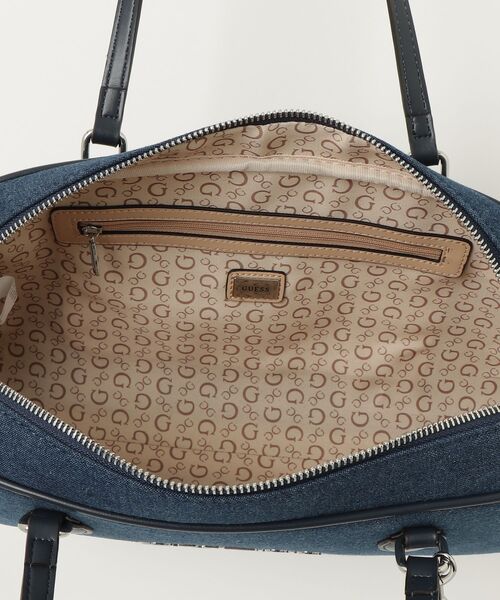 Guess(ゲス)の「JUSTINA Shoulder Satchel ショルダーバッグ デニムバッグ(ショルダーバッグ・レディース・インディゴブルー・ONE SIZE)」の3枚目の写真