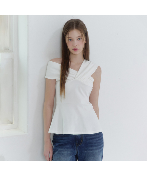 MICANE（ミケーネ）の「セネディペプラムオフショルダーティ（Tシャツ/カットソー・レディース・スカイブルー/ブラック/アイボリー・SMALL/MEDIUM/LARGE/X-LARGE/XX-LARGE）」の2枚目の写真