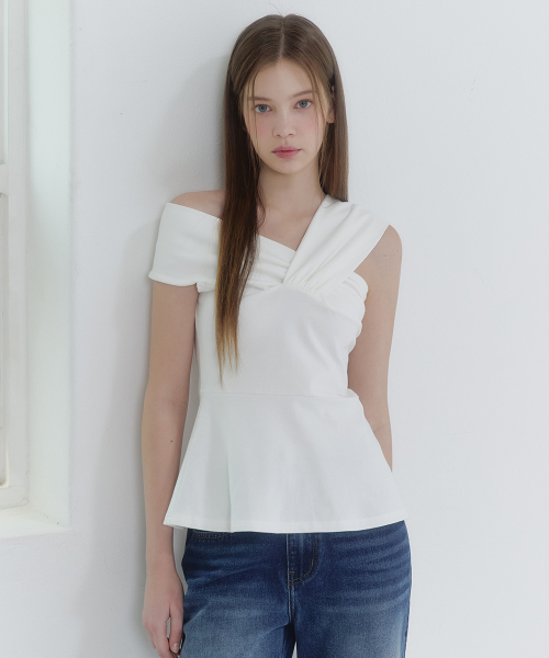 MICANE（ミケーネ）の「セネディペプラムオフショルダーティ（Tシャツ/カットソー・レディース・スカイブルー/ブラック/アイボリー・SMALL/MEDIUM/LARGE/X-LARGE/XX-LARGE）」の7枚目の写真