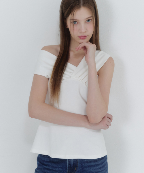 MICANE（ミケーネ）の「セネディペプラムオフショルダーティ（Tシャツ/カットソー・レディース・スカイブルー/ブラック/アイボリー・SMALL/MEDIUM/LARGE/X-LARGE/XX-LARGE）」の8枚目の写真