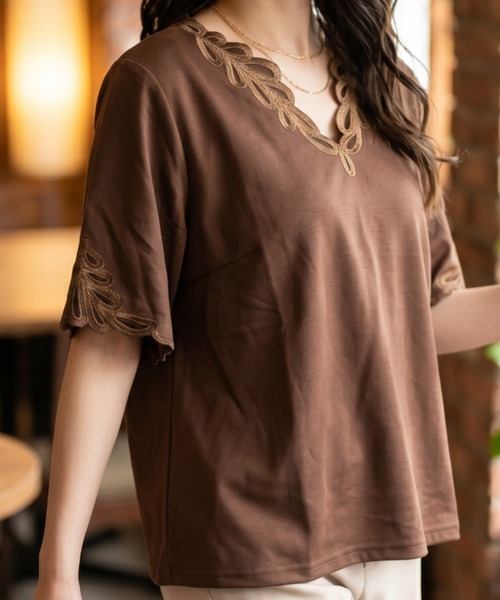 umune(ウムネ)の「刺繍カットソー 五分袖 5分袖 コード刺繍 ネックデザイン プルオーバー Tシャツ風 サマーニット調 きれいめ 上品 トップス 夏(Tシャツ/カットソー・レディース・ブラウン/オフホワイト/ブラック・FREE)」の1枚目の写真