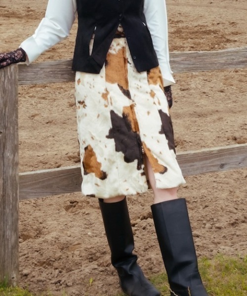 sahara(サハラ)の「【26AW PRE ORDER】Faux Cowhide Skirt(スカート・レディース・ホワイト/ブラック・M/S)」の1枚目の写真