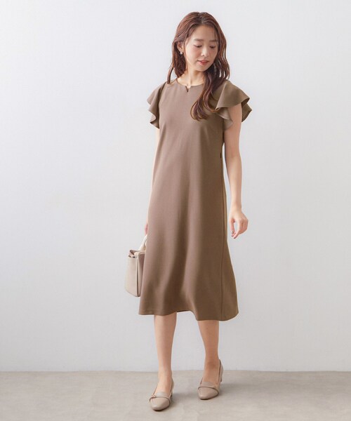index(インデックス)の「【接触冷感/吸水速乾】キーネックフレアスリーブワンピース《UV/洗濯機OK/ストレッチ》(ワンピース・レディース・ブラック系7/ネイビー/ブルー系5/ブラウン系その他/ベージュ系7/モスグリーン・38/42/40/36)」の13枚目の写真