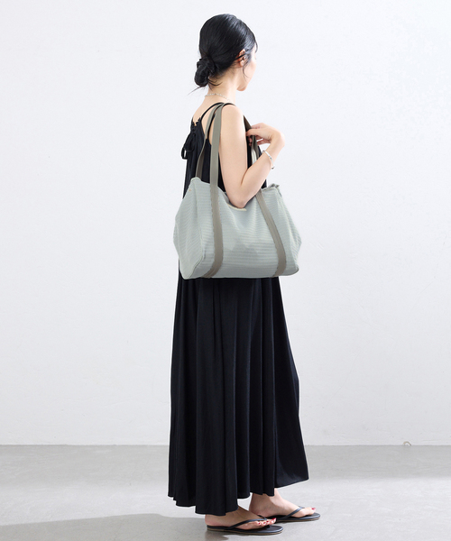 IENA(イエナ)の「《洗濯機洗い可》qbag paris/キューバッグ パリ NEST ZIP M バッグ(トートバッグ・レディース・ライトグリーン/ピンク/レッド/ブルー・FREE)」の6枚目の写真