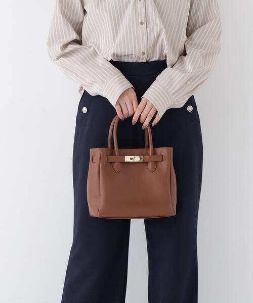 NATURAL BEAUTY BASIC(ナチュラルビューティーベーシック)の「ツイストクラスプトート(トートバッグ・レディース・キャメル/ブラック・-)」の2枚目の写真