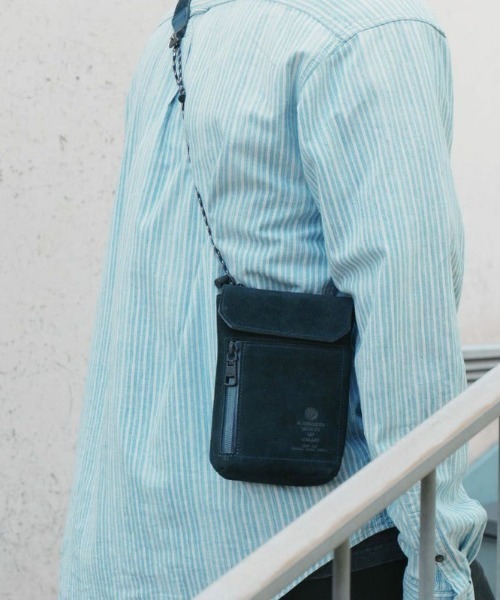 AS2OV(アッソブ)の「【AS2OV/アッソブ】 WATER PROOF SUEDE MINI SHOULDER / ミニショルダーバッグ(ショルダーバッグ・メンズ・ネイビー/ブラック/グレー/キャメル/ターコイズブルー・FREE)」の7枚目の写真