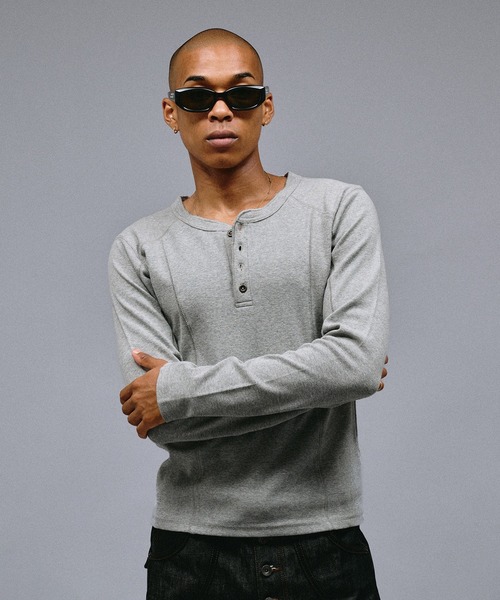 ANDER HUNK(アンダーハンク)の「Slim Fit Rib Henry neck LS T-shirt/スリムフィットリブヘンリーネックロングスリーブTシャツ(Tシャツ/カットソー・メンズ・ライトグレー/ブラック・LARGE/MEDIUM/SMALL)」の18枚目の写真
