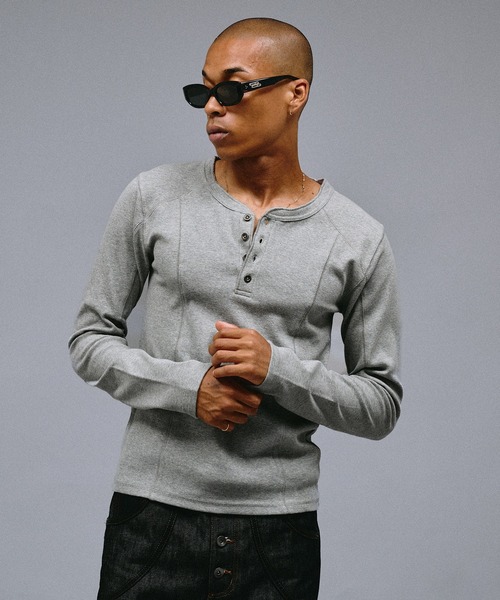 ANDER HUNK(アンダーハンク)の「Slim Fit Rib Henry neck LS T-shirt/スリムフィットリブヘンリーネックロングスリーブTシャツ(Tシャツ/カットソー・メンズ・ライトグレー/ブラック・LARGE/MEDIUM/SMALL)」の20枚目の写真