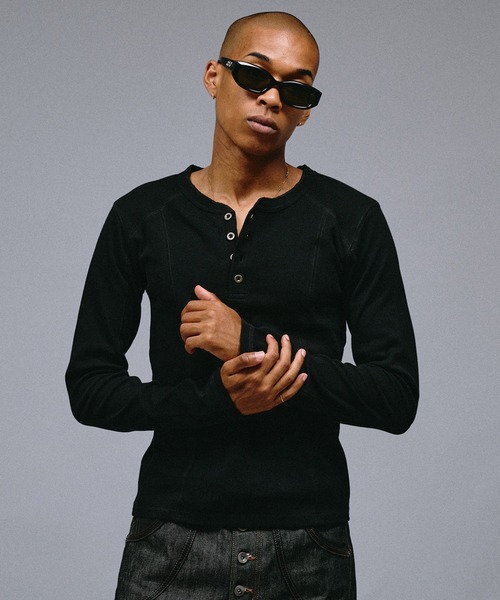 ANDER HUNK(アンダーハンク)の「Slim Fit Rib Henry neck LS T-shirt/スリムフィットリブヘンリーネックロングスリーブTシャツ(Tシャツ/カットソー・メンズ・ライトグレー/ブラック・LARGE/MEDIUM/SMALL)」の3枚目の写真