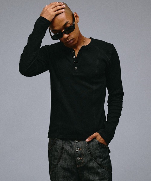 ANDER HUNK(アンダーハンク)の「Slim Fit Rib Henry neck LS T-shirt/スリムフィットリブヘンリーネックロングスリーブTシャツ(Tシャツ/カットソー・メンズ・ライトグレー/ブラック・LARGE/MEDIUM/SMALL)」の6枚目の写真