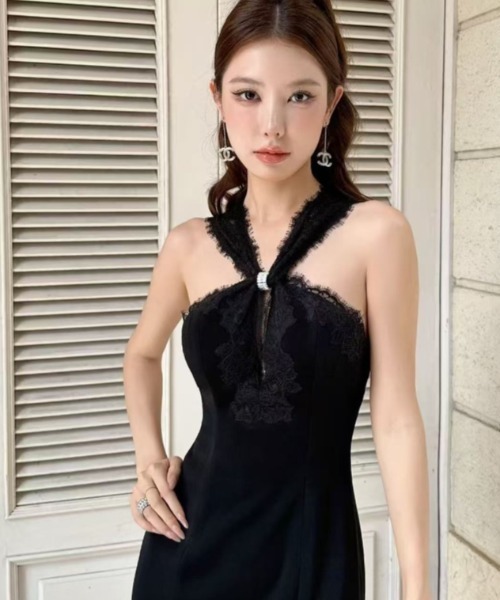 Lana821(ラナハニー)の「クロスレース ホルターネック タイトミニドレス(ワンピース・レディース・ブラック・MEDIUM)」の6枚目の写真