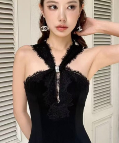 Lana821(ラナハニー)の「クロスレース ホルターネック タイトミニドレス(ワンピース・レディース・ブラック・MEDIUM)」の13枚目の写真