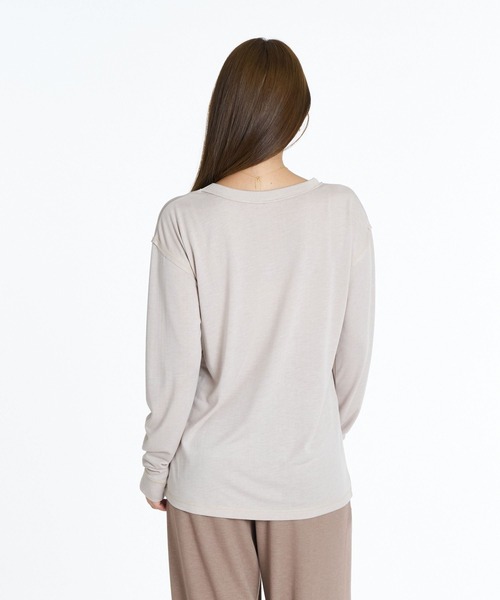 ROXY(ロキシー)の「ROXY FITNESS GENTLE FLOW L/S TEE コラーゲン・アミノ酸配合 モイスト長袖Tシャツ 【2026年秋冬モデル】/ロキシー(Tシャツ/カットソー・レディース・ブラック系その他/ベージュ/オフホワイト・SMALL/MEDIUM/LARGE)」の8枚目の写真