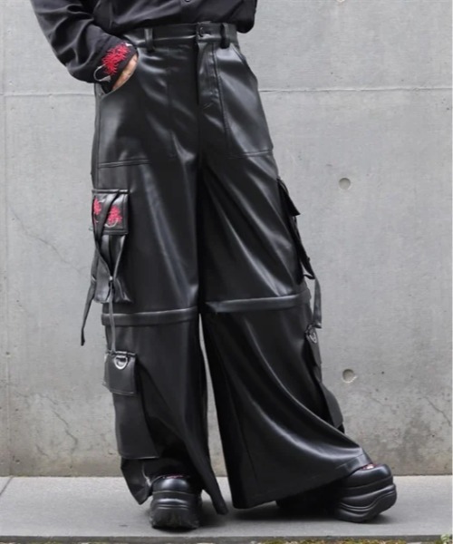 REZEN（リゼン）の「彼岸花刺繍合皮カーゴパンツ（その他パンツ・メンズ・ライトグレー/ローズ・LARGE/MEDIUM）」の2枚目の写真