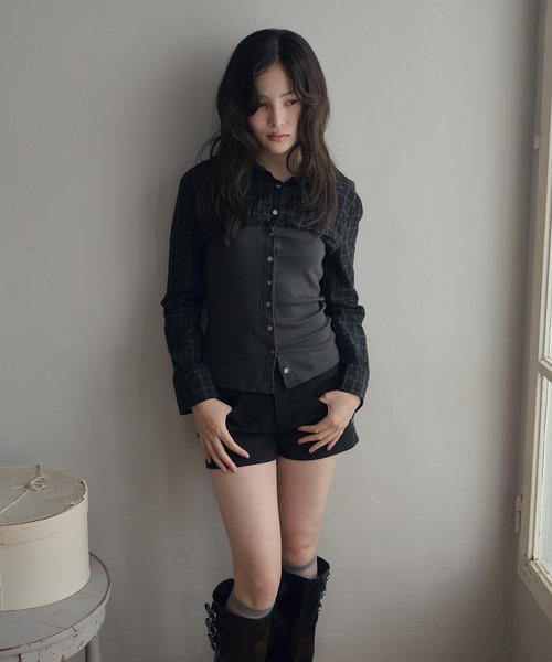 LiLIN(リリン)の「ビスチェレイヤードシャツトップス / bustier layered shirt top(シャツ/ブラウス・レディース・アイボリー/チャコールグレー・FREE)」の9枚目の写真
